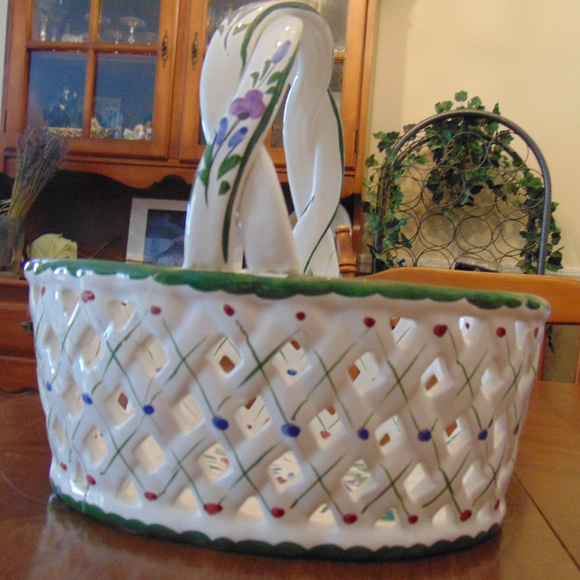 RC&CL Decorative Ceramic Basket - Picture 1 of 8